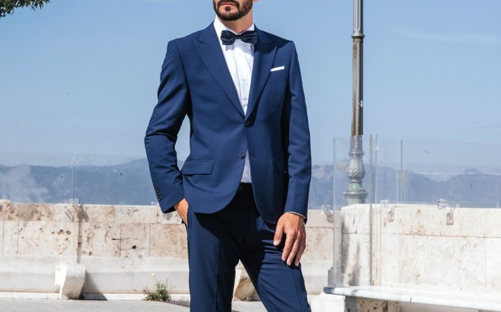 Due bottoni e bavero lancia