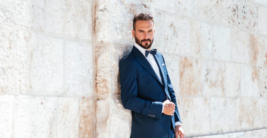 Due bottoni e bavero lancia